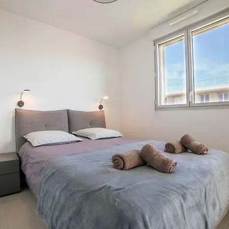 Marina Bay Apartment